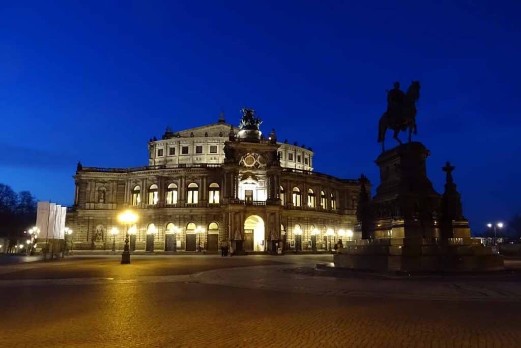 Semperoper Dresden am Abend