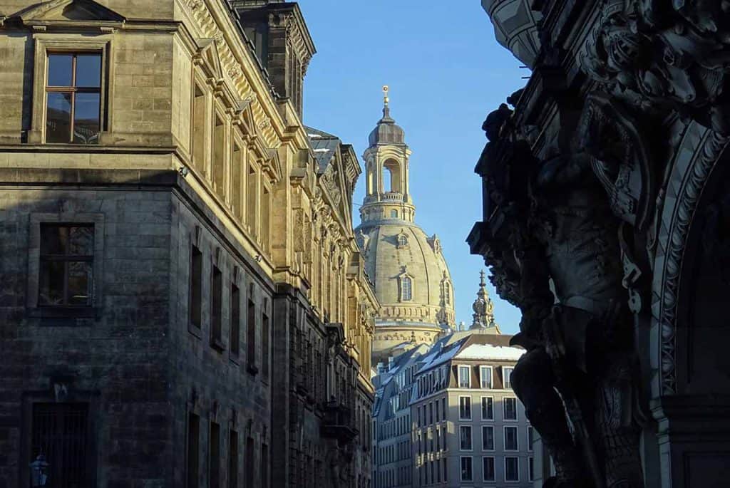 Blick zur winterlichen Frauenkirche